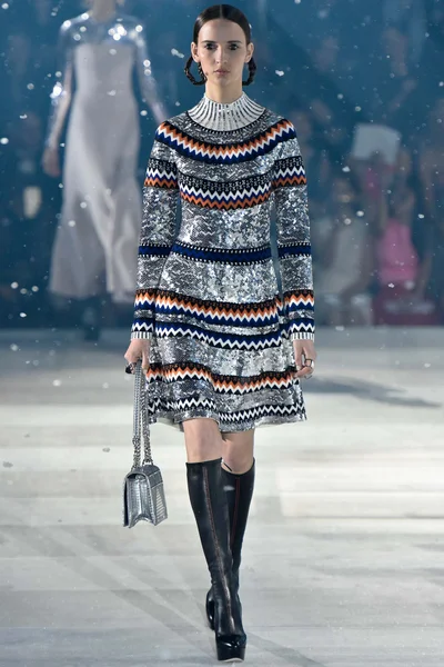 Look 50